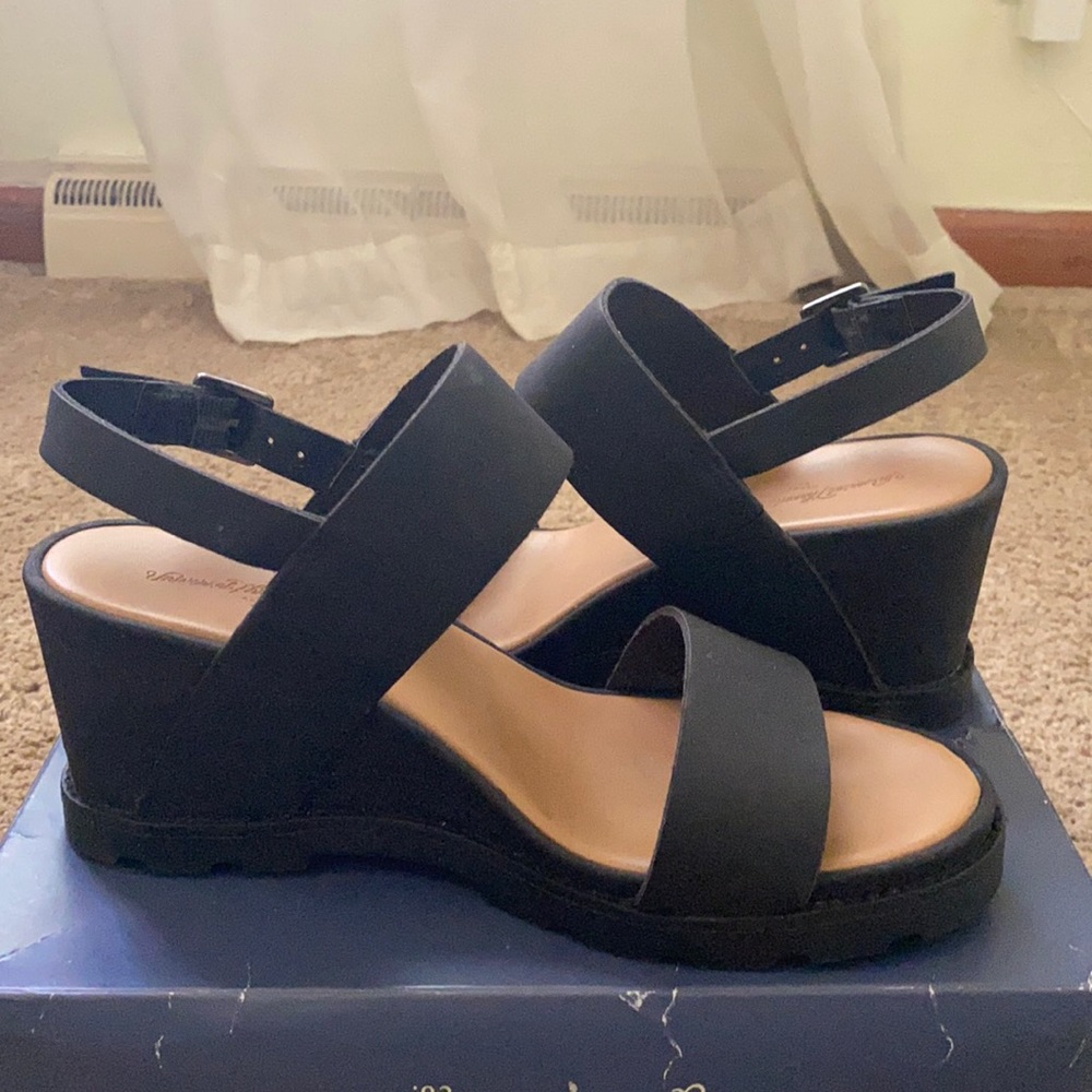 Wedged sandals